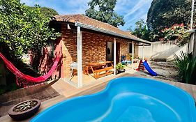 Casa com piscina a 4 min do centro de carro